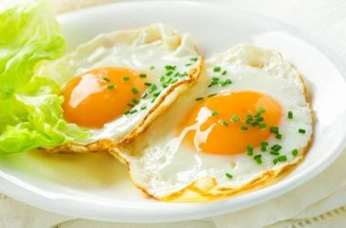How Long Do Fried Eggs Last in the Fridge? (Explained)